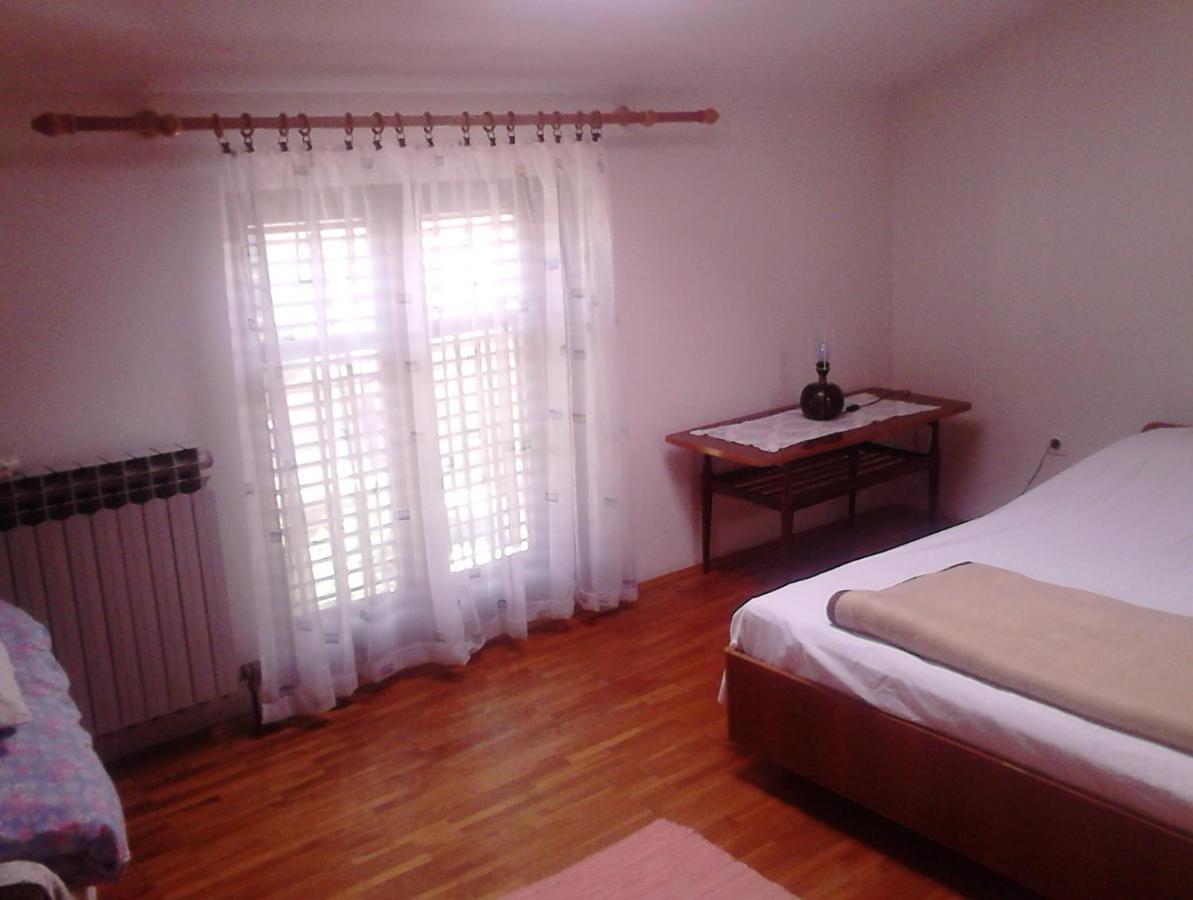 - Diklo 13327b * Zadar